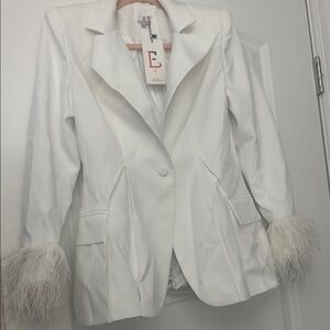 Ellae lisque Elegant White Feather-Trimmed Women's Blazer - brand new